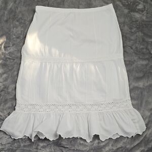 Old Navy White Embroidered Knittes Skirt Sz 8